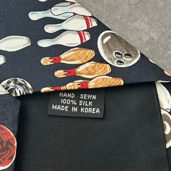Vintage Nicole Miller Bowling Themed Silk Tie - Picture 4 of 4